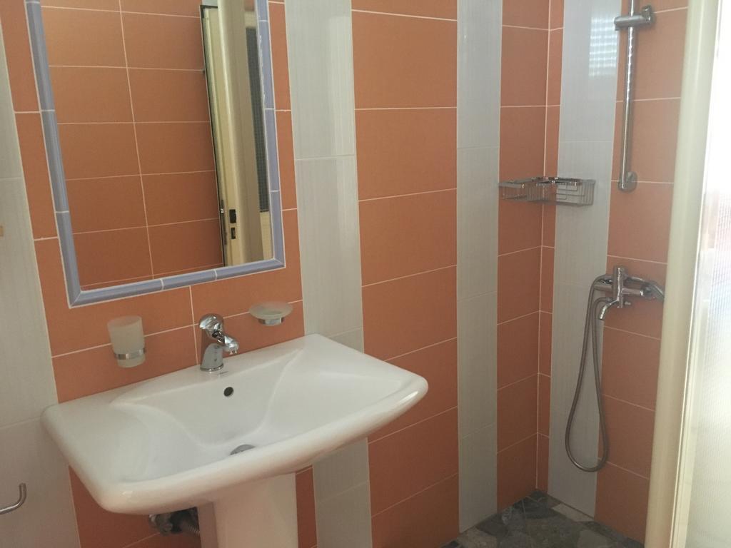 Villa Elvis Guesthouse Orikum Kültér fotó